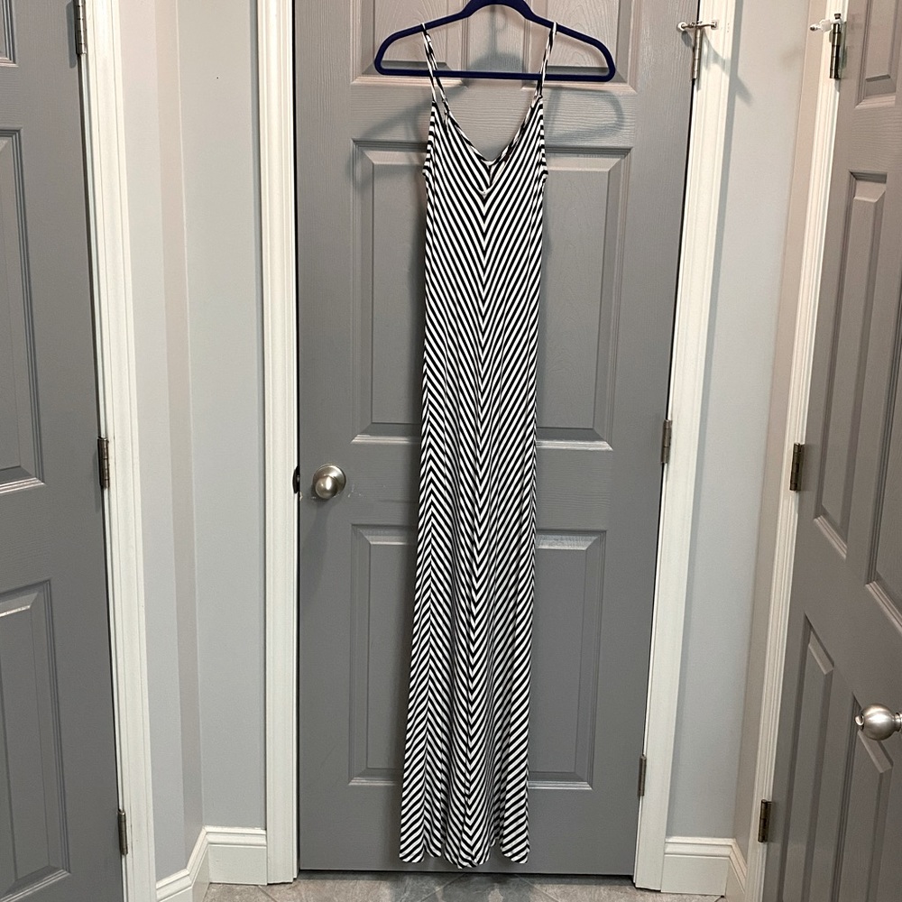 Mossimo Women’s Sundress SZ M. Black/White